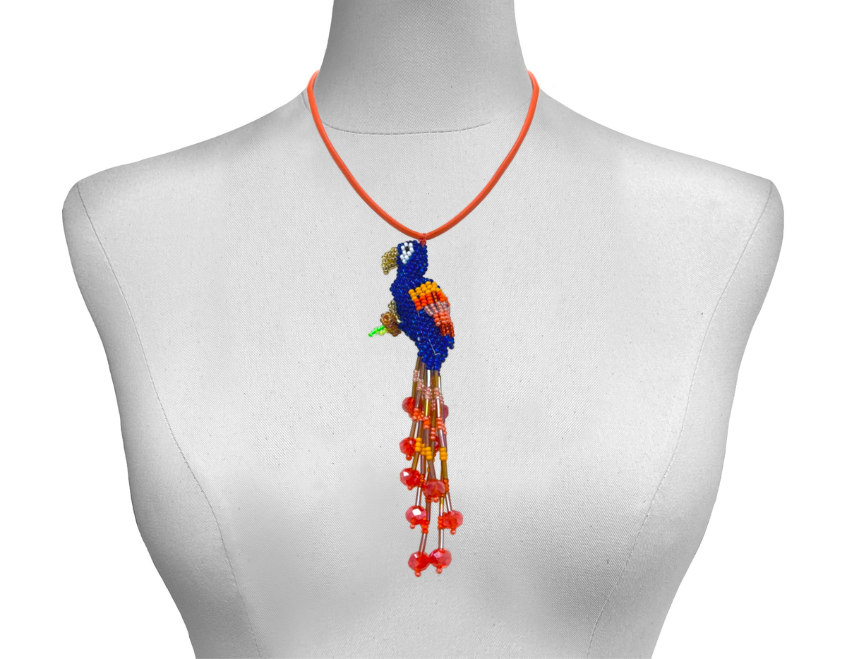 Macaw choker